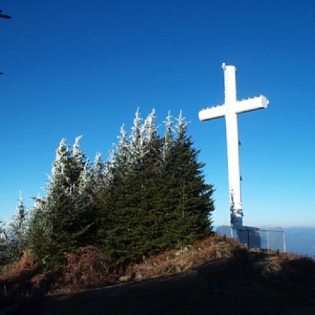 Cross on Mt Lyn Lowry